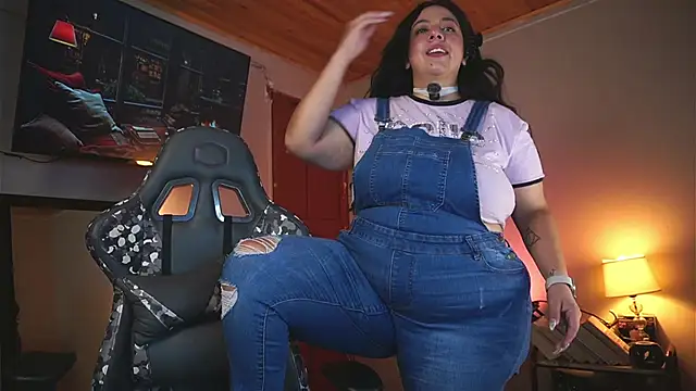 Snapshot of coraline_latin chatting on May 8, 12:10 pm coraline latin online show from May 8, 12:10 pm