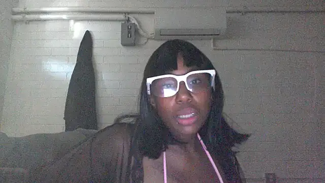 Xochillovemoney2 online show from July 9, 11:53 pm