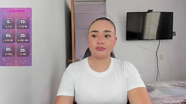 Snapshot of ReyleDoll chatting on July 13, 8:22 pm ReyleDoll online show from July 13, 8:22 pm