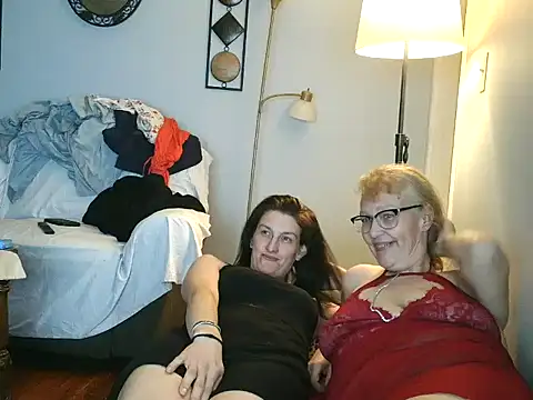 Snapshot of pctt chatting on October 11, 6:23 am pctt online show from October 11, 6:23 am