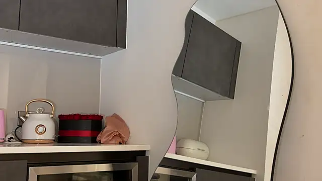 ArabicBarbie online show from May 2, 9:20 pm