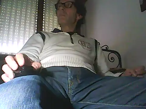 Snapshot of Moro_ra chatting on May 13, 11:40 am Moro ra online show from May 13, 11:40 am