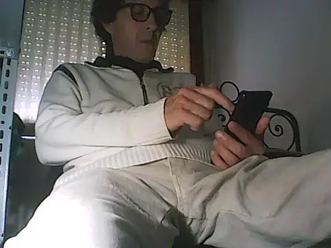 Snapshot of Moro_ra chatting on May 17, 11:39 am Moro ra online show from May 17, 11:39 am
