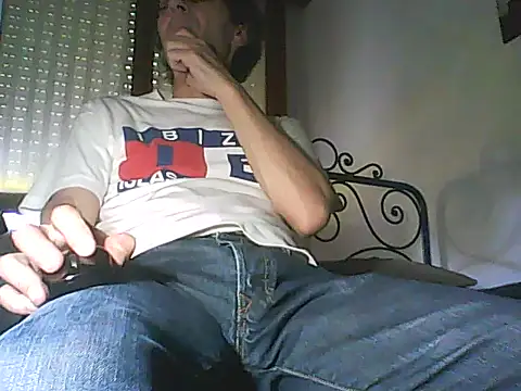 Snapshot of Moro_ra chatting on May 22, 11:49 am Moro ra online show from May 22, 11:49 am