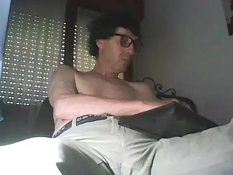 Snapshot of Moro_ra chatting on May 29, 11:19 am Moro ra online show from May 29, 11:19 am
