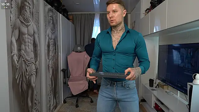 NickHOWLEN online show from February 20, 2:28 pm