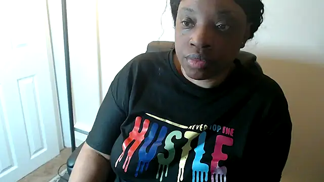 Snapshot of Sexymona1218 chatting on May 14, 8:32 am Sexymona1218 online show from May 14, 8:32 am