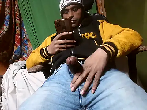 Snapshot of desiboy1101 chatting on December 14, 3:29 am desiboy1101 online show from December 14, 3:29 am