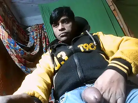 Snapshot of desiboy1101 chatting on January 12, 7:53 am desiboy1101 online show from January 12, 7:53 am