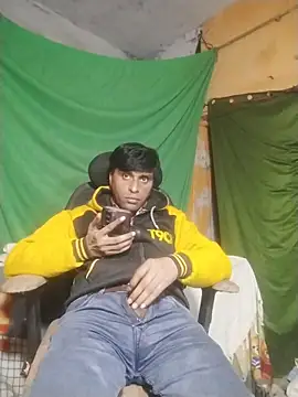 Snapshot of desiboy1101 chatting on November 29, 2:20 pm desiboy1101 online show from November 29, 2:20 pm