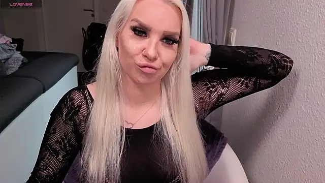 Snapshot of MIA-XXX chatting on July 1, 6:26 am MIA-XXX online show from July 1, 6:26 am