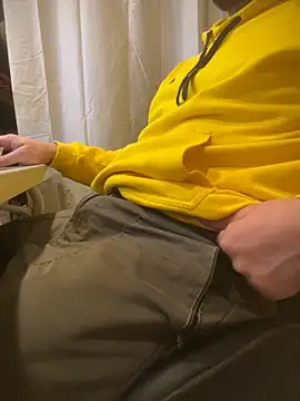 Snapshot of mikebonge chatting on October 31, 9:32 am mikebonge online show from October 31, 9:32 am