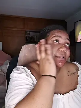 Snapshot of Daddys_girl1 chatting on October 29, 12:24 am Daddys girl1 online show from October 29, 12:24 am