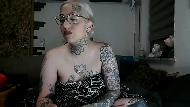 RoxxyInk online show from April 13, 10:04 pm