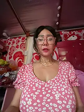 Snapshot of sweetieme chatting on June 5, 9:37 am sweetieme online show from June 5, 9:37 am