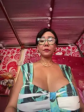 Snapshot of sweetieme chatting on June 10, 2:01 am sweetieme online show from June 10, 2:01 am