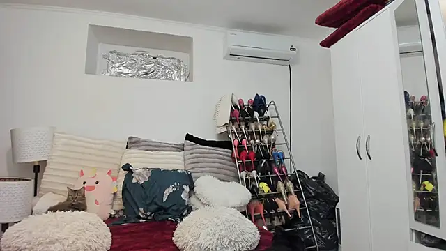 juliahayessxx online show from October 22, 9:47 pm