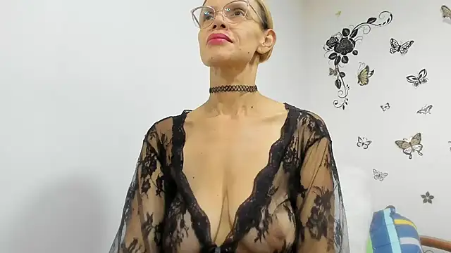 Snapshot of jennifersmit1 chatting on May 13, 5:10 pm jennifersmit1 online show from May 13, 5:10 pm