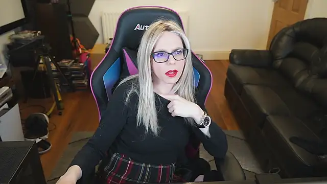 Snapshot of KelseyCobalt chatting on January 1, 11:07 pm KelseyCobalt online show from January 1, 11:07 pm