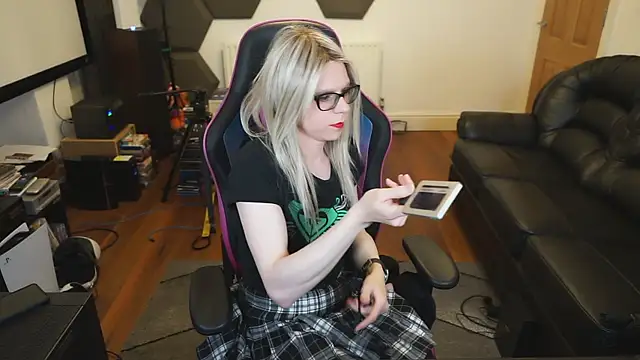 Snapshot of KelseyCobalt chatting on January 18, 10:49 pm KelseyCobalt online show from January 18, 10:49 pm