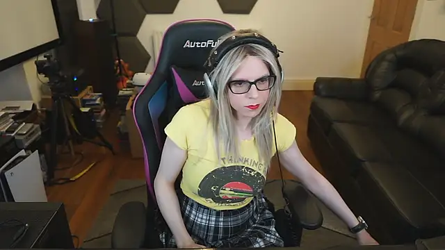 Snapshot of KelseyCobalt chatting on February 12, 12:27 am KelseyCobalt online show from February 12, 12:27 am