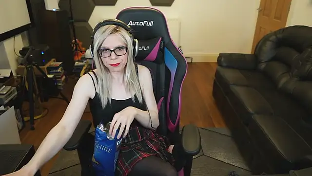 Snapshot of KelseyCobalt chatting on February 13, 11:58 pm KelseyCobalt online show from February 13, 11:58 pm