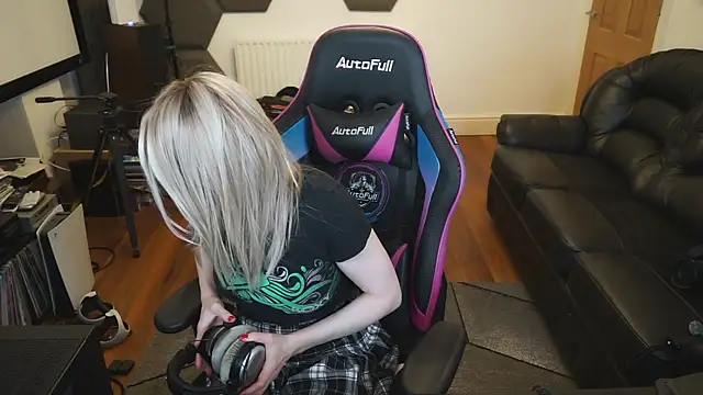 Snapshot of KelseyCobalt chatting on March 1, 9:59 pm KelseyCobalt online show from March 1, 9:59 pm