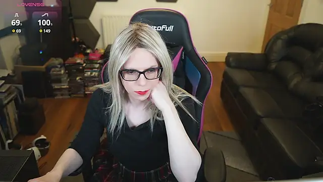 Snapshot of KelseyCobalt chatting on March 19, 8:54 pm KelseyCobalt online show from March 19, 8:54 pm