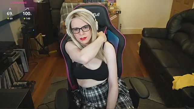 Snapshot of KelseyCobalt chatting on October 20, 8:20 pm KelseyCobalt online show from October 20, 8:20 pm