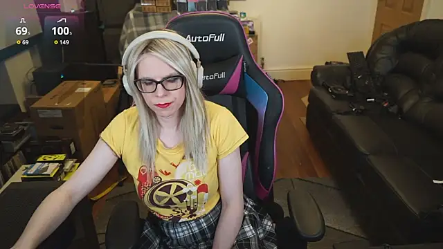 Snapshot of KelseyCobalt chatting on December 5, 9:00 pm KelseyCobalt online show from December 5, 9:00 pm