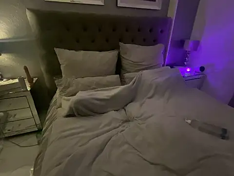  MelinaCurves  online show from March 8, 10:24 pm