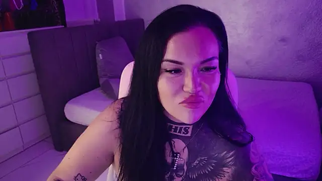 Snapshot of _MelinaCurves_ chatting on July 3, 12:17 am MelinaCurves online show from July 3, 12:17 am