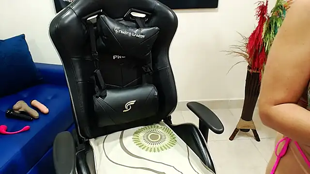 Snapshot of Tamara_Luaren chatting on March 12, 4:46 pm Tamara Luaren online show from March 12, 4:46 pm