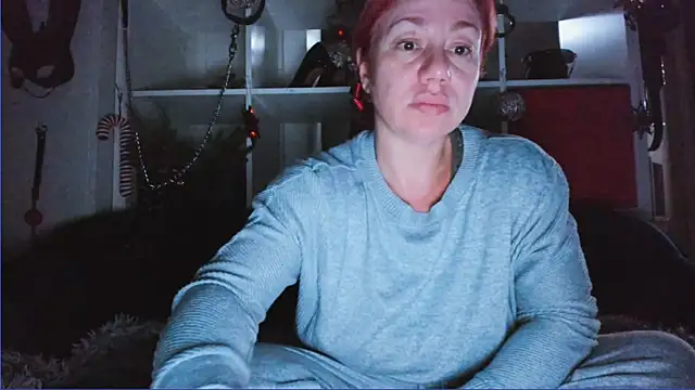 Snapshot of Ella__Kross chatting on December 19, 5:29 pm Ella Kross online show from December 19, 5:29 pm