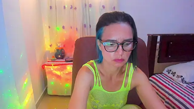 BrianaGarner online show from October 28, 5:15 pm