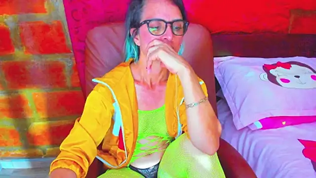 Snapshot of BrianaGarner chatting on July 7, 1:52 am BrianaGarner online show from July 7, 1:52 am