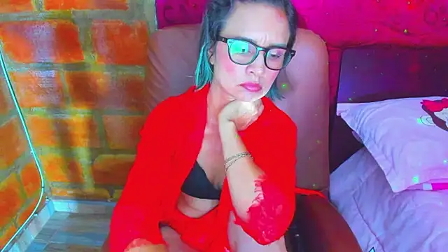 Snapshot of BrianaGarner chatting on July 9, 2:15 am BrianaGarner online show from July 9, 2:15 am