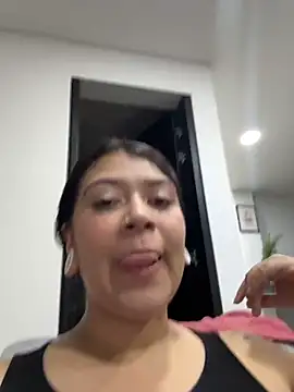 Snapshot of emilyjohanson chatting on May 5, 4:26 pm emilyjohanson online show from May 5, 4:26 pm