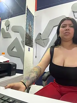 Snapshot of emilyjohanson chatting on June 6, 4:12 pm emilyjohanson online show from June 6, 4:12 pm