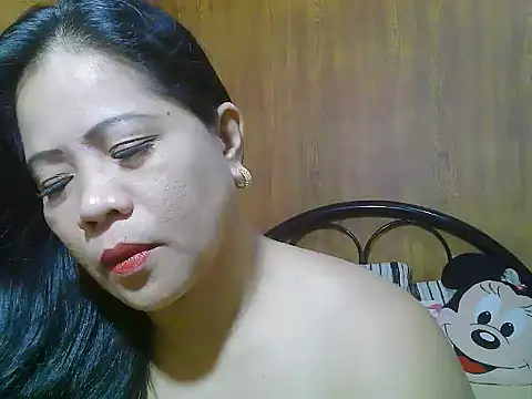 Snapshot of xsweetlips69x chatting on May 23, 1:04 pm xsweetlips69x online show from May 23, 1:04 pm