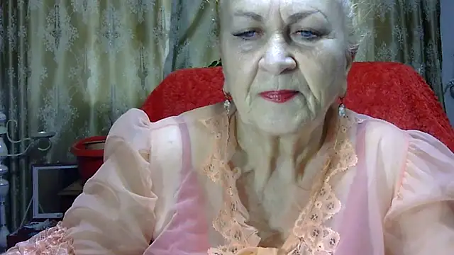 Emma52610 online show from December 7, 11:18 am