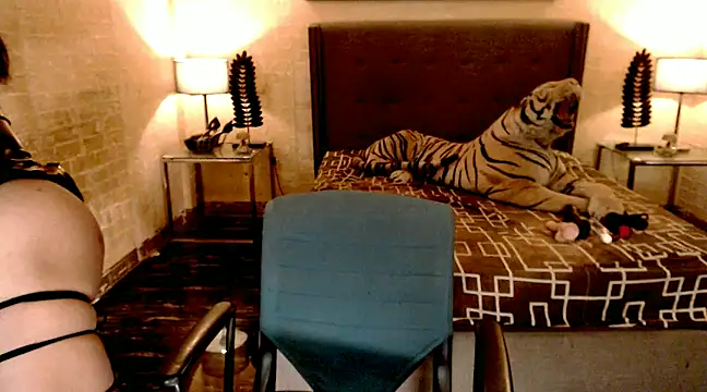 LavictoriaFox online show from February 8, 6:12 pm