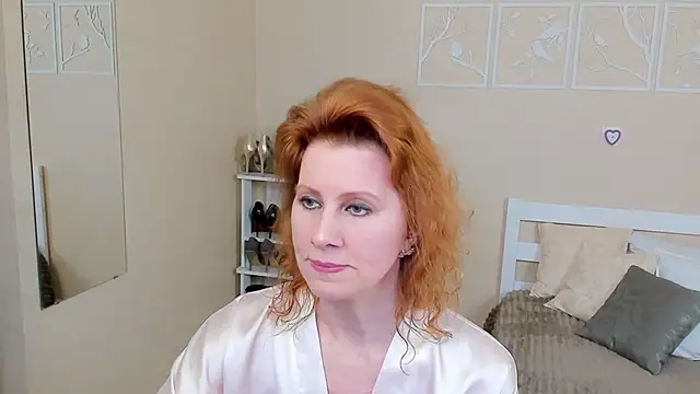 Snapshot of FoxySophia chatting on February 8, 7:49 pm FoxySophia online show from February 8, 7:49 pm