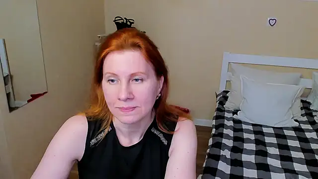 Snapshot of FoxySophia chatting on October 30, 1:29 am FoxySophia online show from October 30, 1:29 am