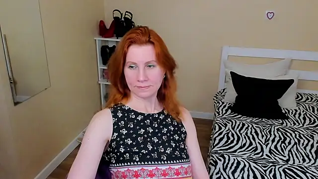 Snapshot of FoxySophia chatting on May 3, 2:39 am FoxySophia online show from May 3, 2:39 am