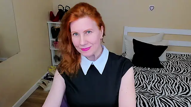 Snapshot of FoxySophia chatting on May 4, 4:41 am FoxySophia online show from May 4, 4:41 am