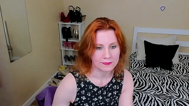 Snapshot of FoxySophia chatting on May 5, 6:16 pm FoxySophia online show from May 5, 6:16 pm