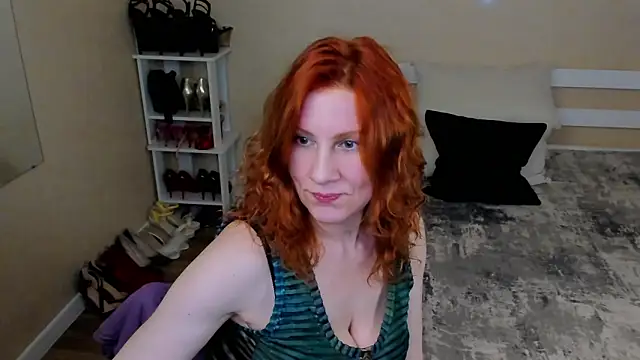 Snapshot of FoxySophia chatting on May 22, 6:24 pm FoxySophia online show from May 22, 6:24 pm