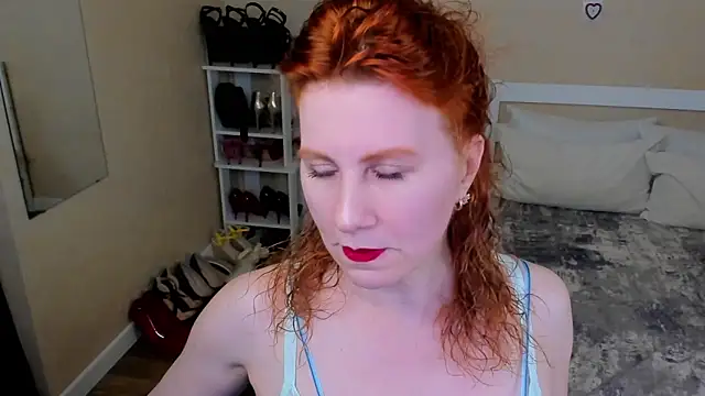 Snapshot of FoxySophia chatting on June 10, 5:45 pm FoxySophia online show from June 10, 5:45 pm