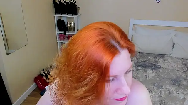 Snapshot of FoxySophia chatting on June 11, 12:43 am FoxySophia online show from June 11, 12:43 am